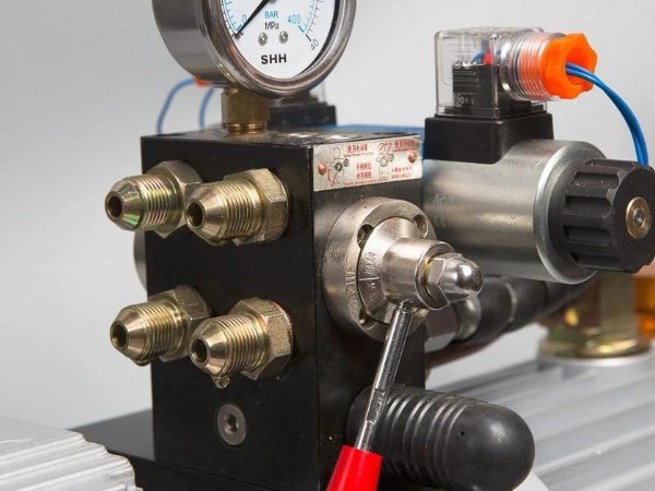 Can I Use Hydraulic Oil In A Vacuum Pump? 